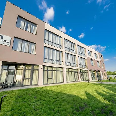 Stark Hotel Orhei Bagian luar foto