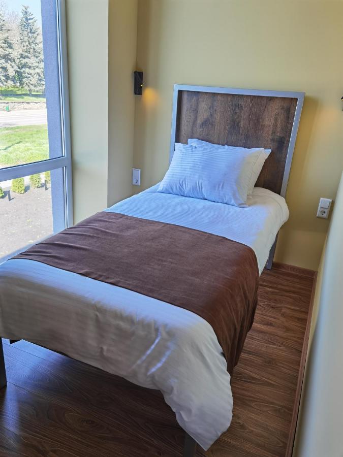 Stark Hotel Orhei Bagian luar foto