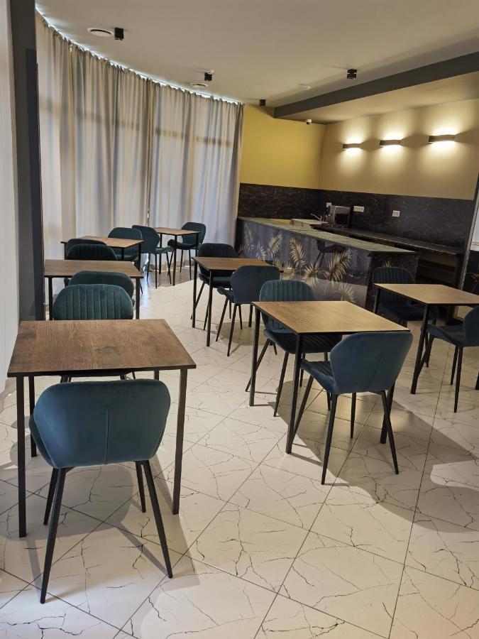 Stark Hotel Orhei Bagian luar foto