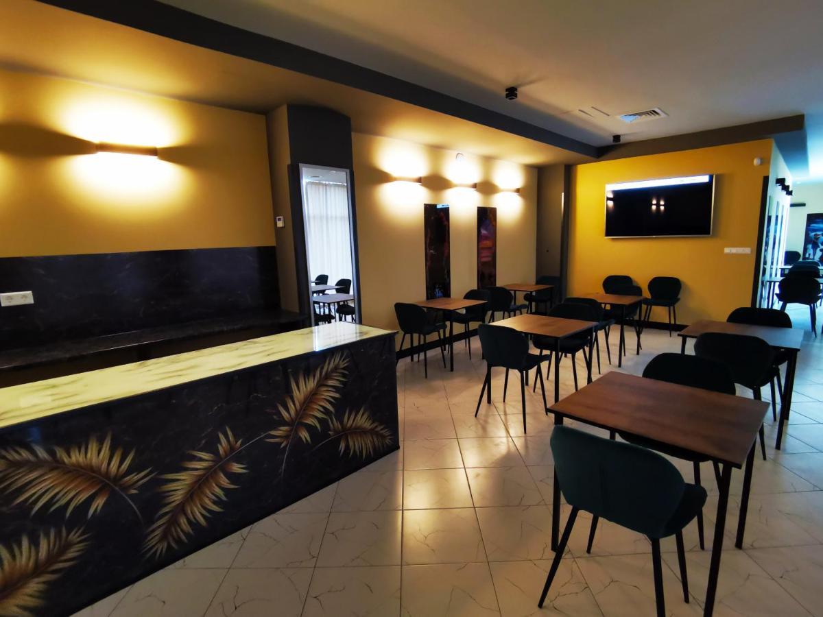 Stark Hotel Orhei Bagian luar foto