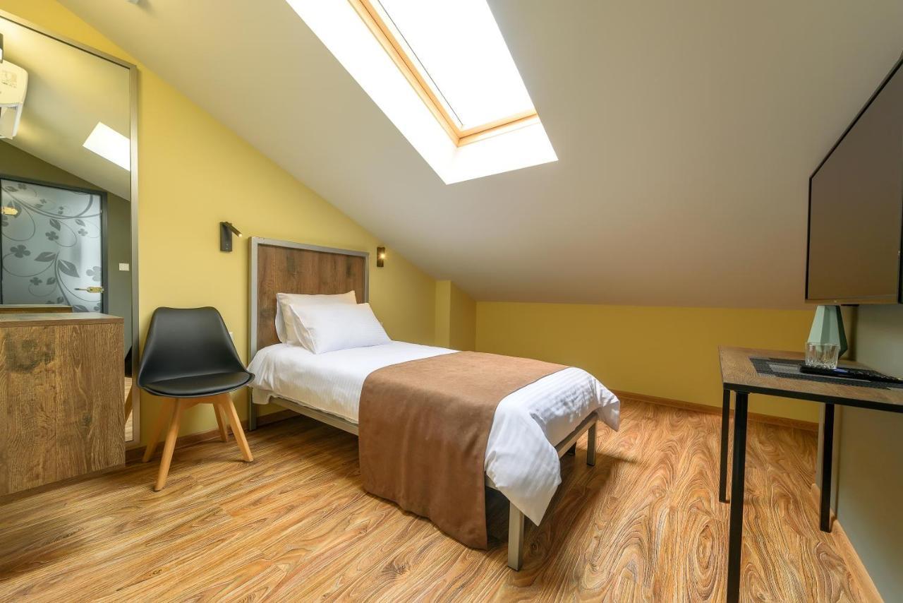 Stark Hotel Orhei Bagian luar foto